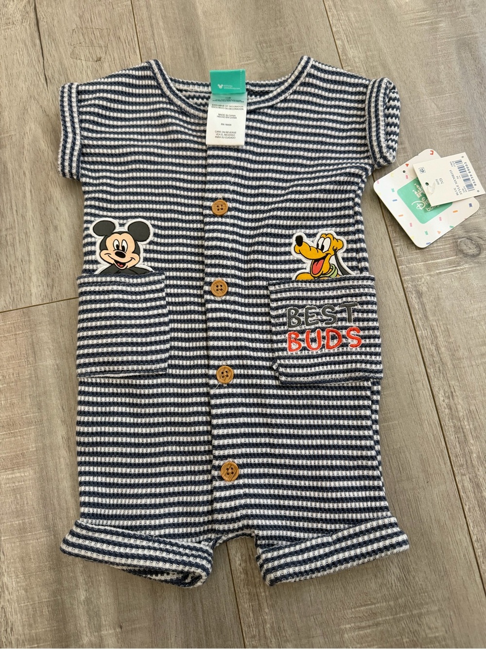 Disney NWT Baby Mickey Pluto
Striped Best Buds Romper Nb